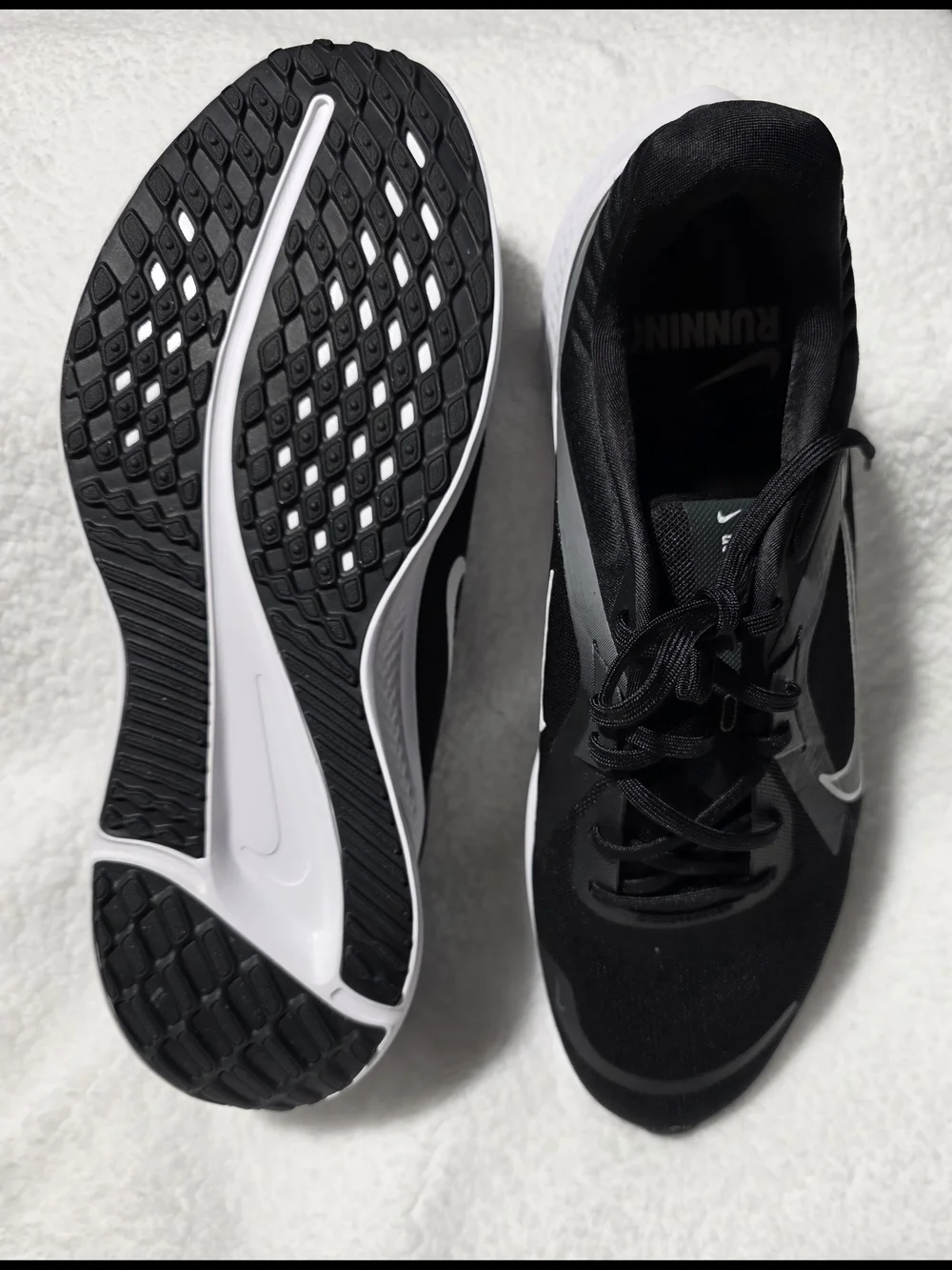 Nike Quest 5 Men’s Black and White Athletic Running Shoes